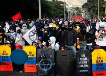 Gobierno espera decisión de Fiscalía para liberar a integrantes de la ‘Primera Línea’