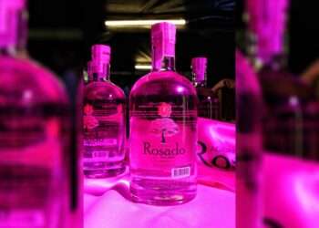 El Aguardiente Rosado de la FÔbrica de Licores del Tolima volvió para quedarse