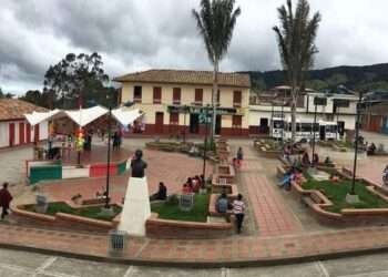 Familias en riesgo por deslizamientos piden reubicación en Roncesvalles