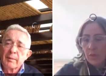 “Gracias señor… imputado”, dice jueza a Uribe durante audiencia en su contra