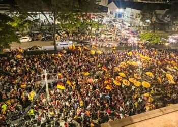 Hinchada del Deportes Tolima se volcó a las calles para saludar al equipo