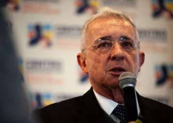 Ćlvaro Uribe Rechaza Propuesta de Petro: “El āFast Trackā es Inconstitucional”