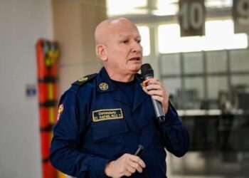 Autoridades Desmienten Rumores sobre Falta de Agua en Incendio de la Calle 19