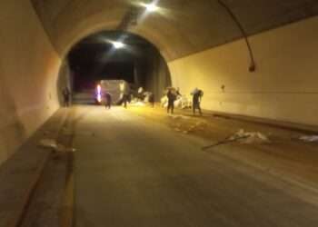 Volcamiento de camión en la Vía Línea sin heridos y tránsito restaurado