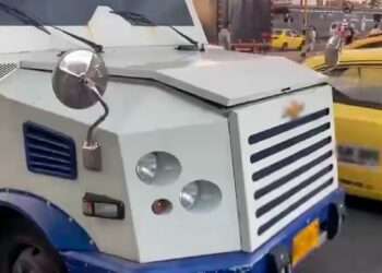 Delincuentes roban carro de valores en Bogotá