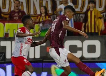 Tolima y Santa Fe empatan sin goles en un cerrado duelo táctico en Ibagué