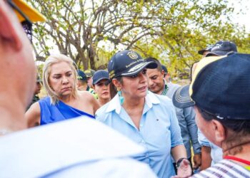 Matiz cruzó el Magdalena en canoa para liderar acciones contra incendios en Natagaima