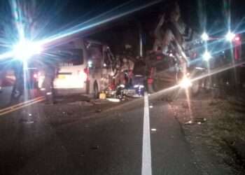 Choque entre camión y ambulancia en la vía Mariquita-Lérida deja un herido