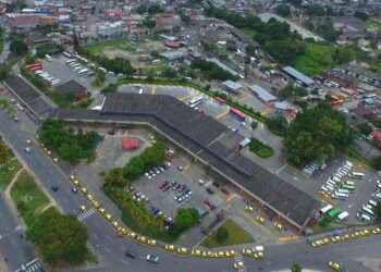 Paro de camioneros paraliza rutas y encarece tarifas en la Terminal de Ibagué
