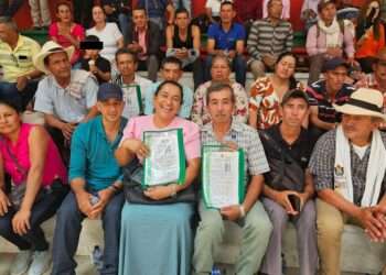 Familias campesinas del Tolima reciben títulos de propiedad