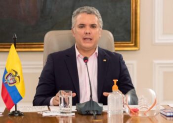 Senador denuncia desvío de $100 billones en contratos durante la pandemia en el gobierno Duque