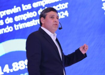 Ministro de las TIC impulsa conectividad y programas tecnológicos en su visita al Tolima