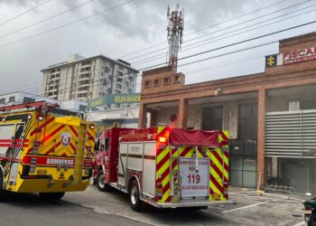 Bomberos controlaron incendio en archivo de la Fiscalía en Ibagué