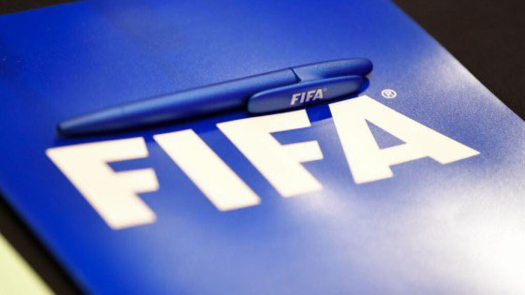 Un agente de la FIFA es una persona que tiene una licencia oficial de la FIFA y que puede representar a clientes, como futbolistas, entrenadores, clubes, ligas y federaciones, para formalizar transacciones. - FOTO: fifa.com