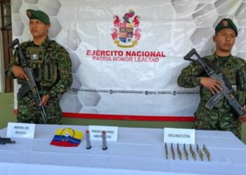Dos integrantes del Frente Ismael Ruiz se entregan al Ejército en el Tolima