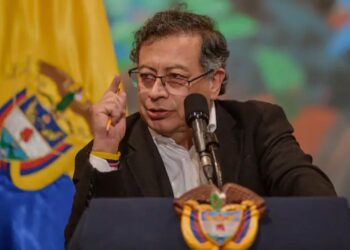 Admiten demanda contra el presidente Petro por presunta estigmatización a periodistas