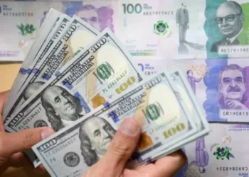 Dólar abre jornada a la baja mientras se definen aranceles de Trump