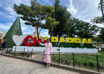 Jahel Quiroga Carrillo recibe homenaje en el aniversario 439 de Chaparral