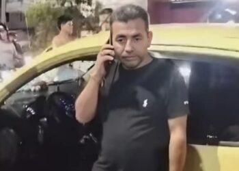 Taxista en presunto estado de embriaguez arrolla a dos motociclistas