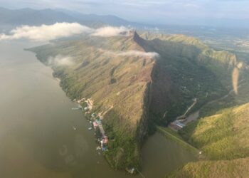 Incendio en Prado controlado tras arduas labores, pero la situación sigue siendo crítica