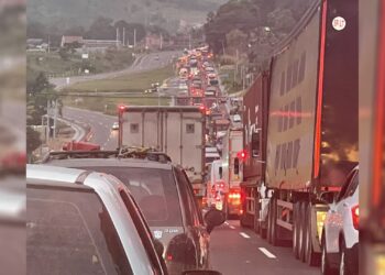 Tráfico lento en la vía Bogotá-Girardot por obras de ampliación del tercer carril