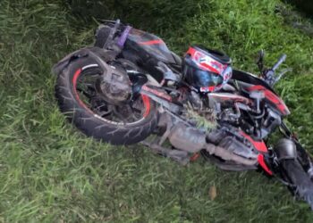 Grave accidente en vía al Aeropuerto Perales deja a motociclista herido