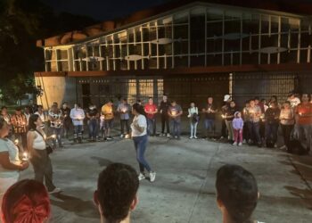 Madre de motociclista herido en Ibagué clama por su recuperación en emotiva velatón