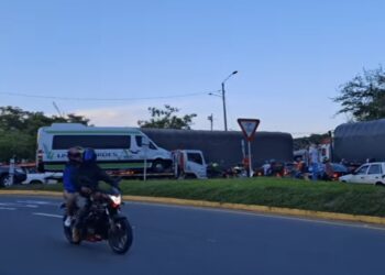 Caos vehicular en Ibagué afecta a pasajeros, pacientes y estudiantes, tras apertura de la Vía Ibagué-Cajamarca