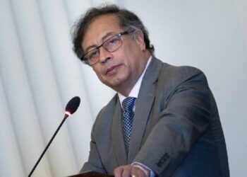 Petro rechaza elecciones en Venezuela y se ausenta de la posesión de NicolÔs Maduro