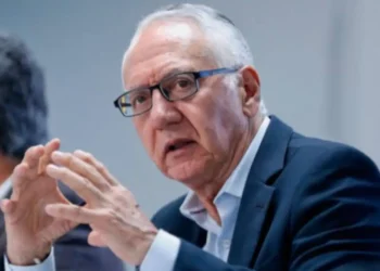 Procuraduría inicia juicio disciplinario contra Ministro de Salud por crisis de medicamentos