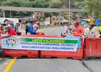 Gobierno y firmantes de paz dialogan para levantar bloqueos en Sumapaz