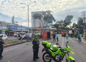 Buseta pierde frenos y se vuelca en Ibagué: cinco personas resultaron heridas
