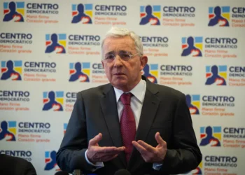 Jueza de BogotĆ” niega aplazamiento del juicio contra Ćlvaro Uribe