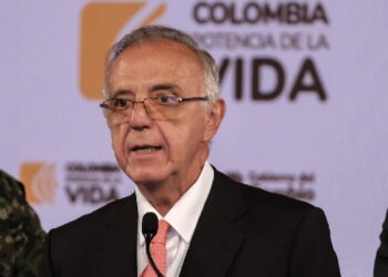 Renuncia del Ministro de Defensa enciende alarmas sobre seguridad en Colombia