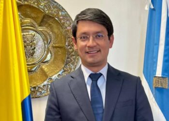 Camilo Romero renuncia como embajador en Argentina y anuncia su regreso a la polĆtica en Colombia