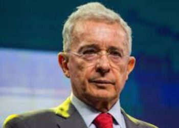 Proponen a Álvaro Uribe como candidato a la Vicepresidencia en 2026