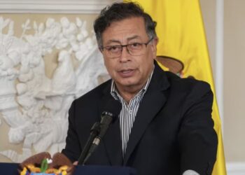 Piden investigar a Gustavo Petro por presunta revelación de información militar