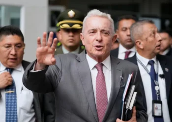 Juez niega recusación y proceso contra Álvaro Uribe se reanuda