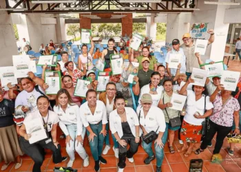 Mil mujeres en el Tolima reciben escrituras de propiedad sobre la tierra