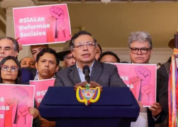 Petro arremete contra alcaldes que rechazan el día cívico para marchas del 18 de marzo