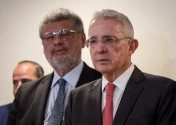 Juicio contra Álvaro Uribe queda suspendido por decisión de la Corte Suprema