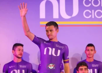 Un hueco en Ibagué deja fuera de competencia a Camilo Ardila en la Vuelta al Tolima