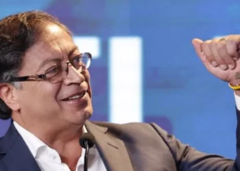 Petro arremete contra Galán por racionamiento de agua en Bogotá