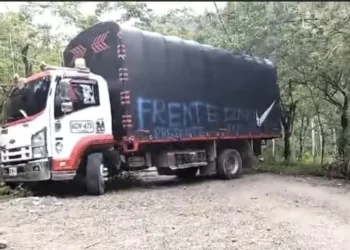 Presunto carro bomba mantiene incomunicado al sur del Tolima