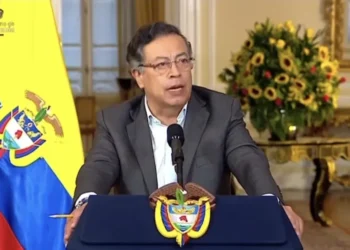 Petro responde a Uribe y defiende la reforma laboral como un acuerdo social