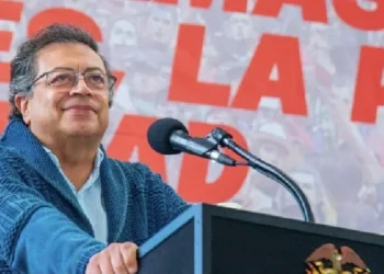 Petro rechaza impuesto de seguridad en facturas de energía por ser regresivo