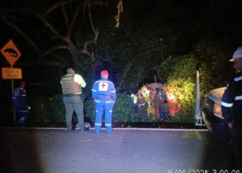 Bus de Rápido Tolima se volcó en vía Cambao – Armero dejando 18 heridos