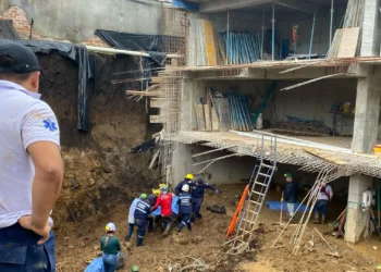Tragedia en construcción de Ibagué: tres obreros mueren tras alud de tierra