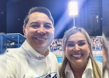 Con espectáculo deportivo y político, Aranda entregó el renovado Complejo Acuático de la 42 en Ibagué