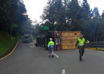 Accidentes de tránsito generan paso controlado en el corredor vial de La Línea